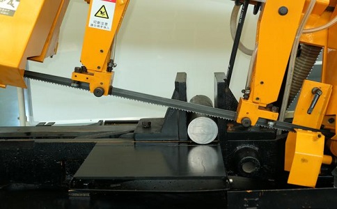 点军数控带锯床自动送料精度会出现偏差吗？