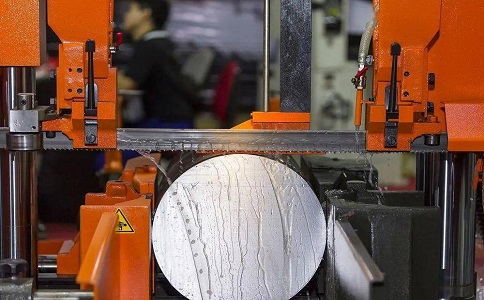 点军立式金属带锯床切削出现跑带故障解决方法！